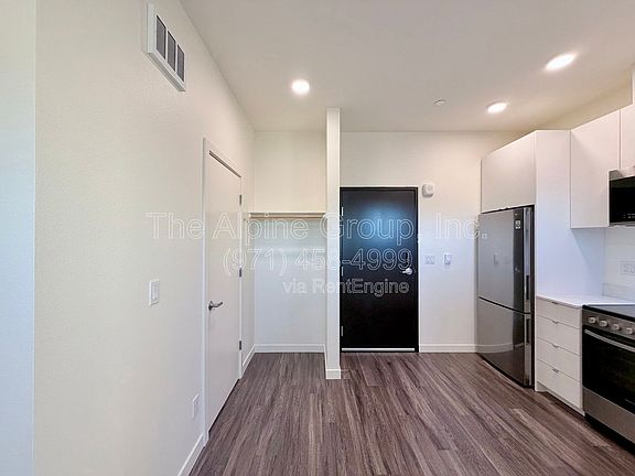 4th image of 1524 NE 40th Ave #302