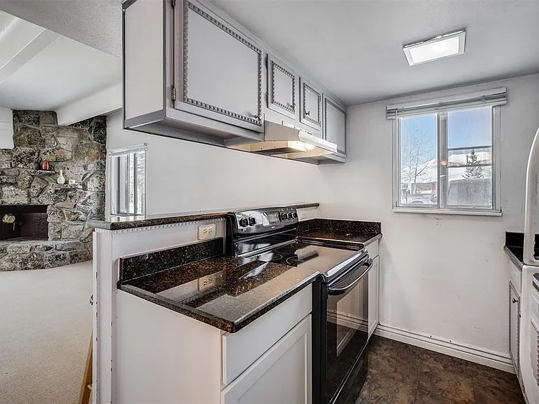 370 E La Bonte St #305 — Photo 18