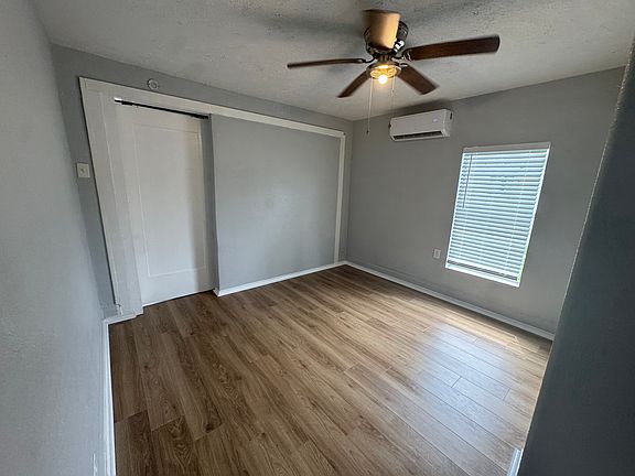 4th image of 208 E Sterling St