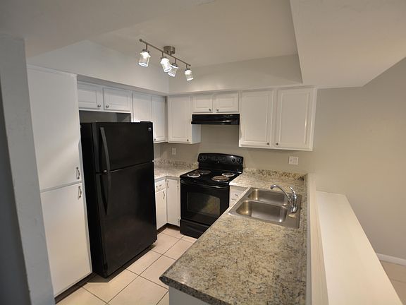 4th image of 711 Pineville Ln