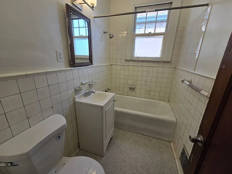 3745 Saint Lawrence Ave — Photo 17