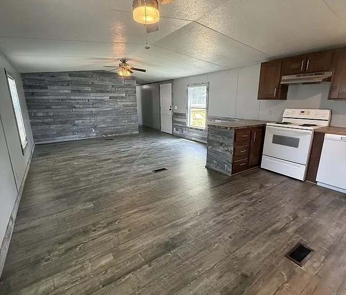 3810 S Thompson St #24 — Photo 5