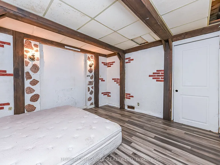 72 Carleton Pl #72 — Photo 49
