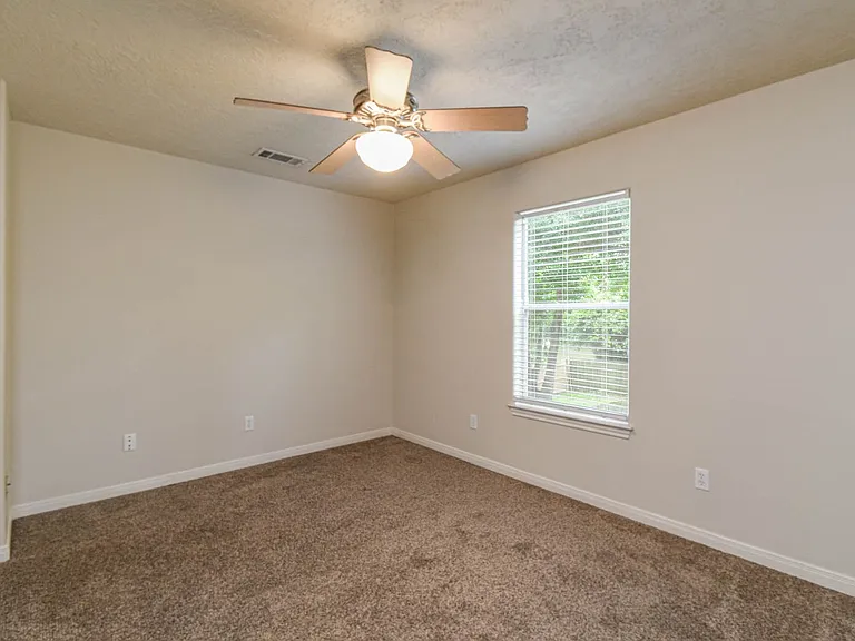 213 Foster St — Photo 9