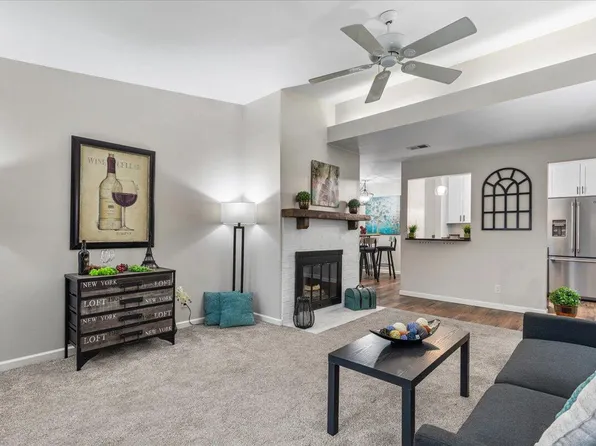 360 Park Hill DRIVE #G, Pewaukee, WI 53072