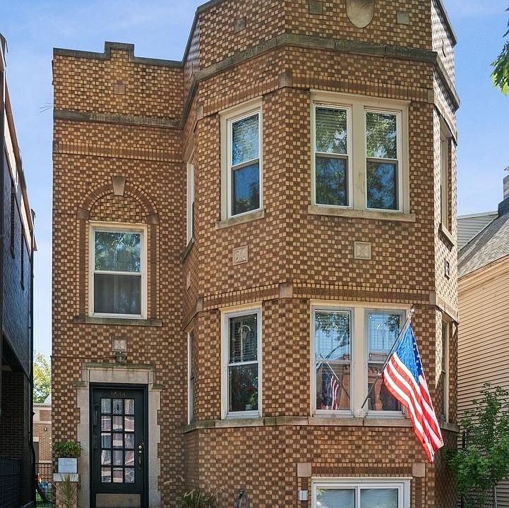 1st image of 3633 N Leavitt St #1