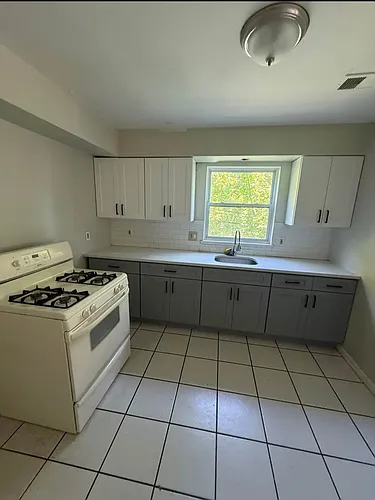 51 Seymour Ave Photo 1