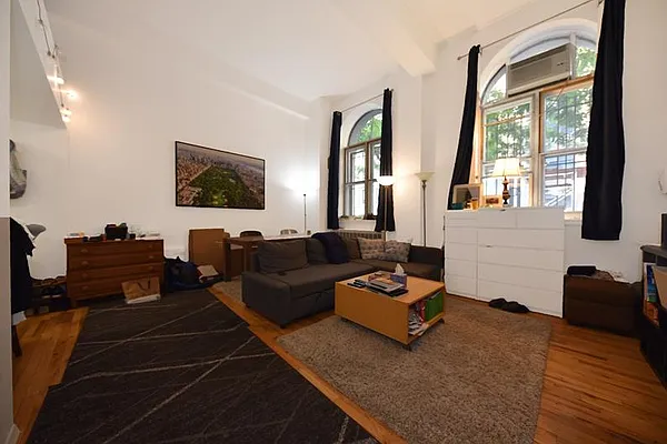 Rented by Buchbinder & Warren | media 12