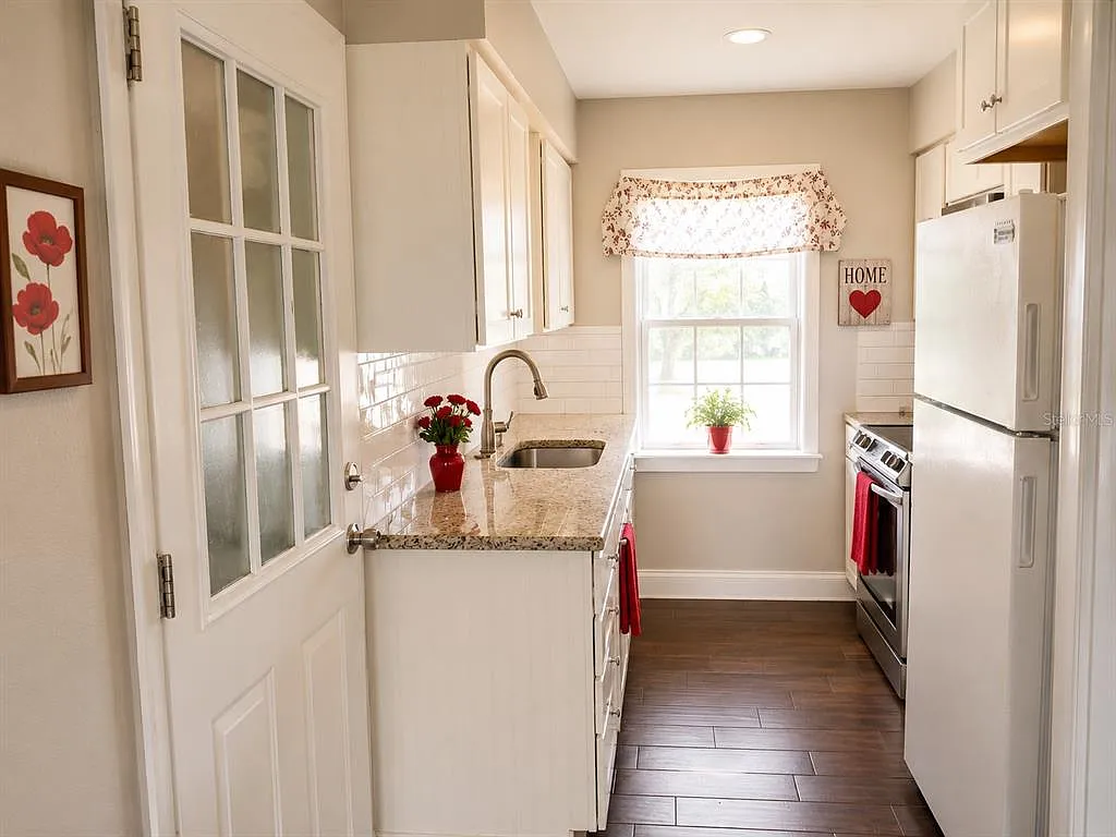 2 bed, 2.0 bath, 1040 sqft, $1,900 — Photo 2