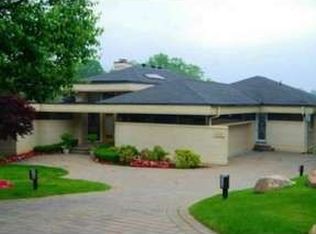 2921 Orchard Pl, Orchard Lake, MI