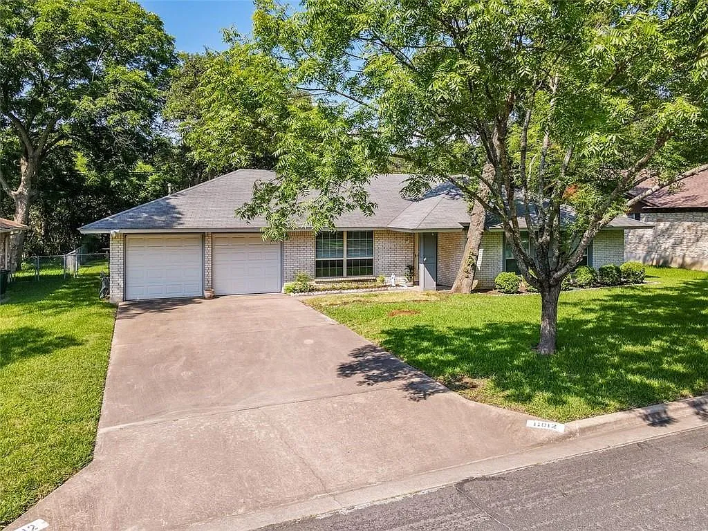 4 bed, 2.0 bath, 1730 sqft, $2,950 — Photo 3