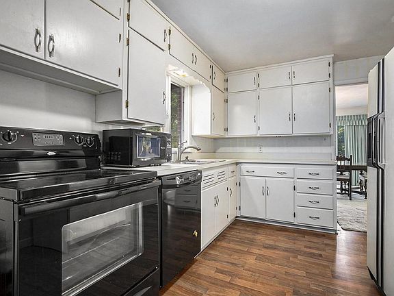 3rd image of 26968 Country Ln
