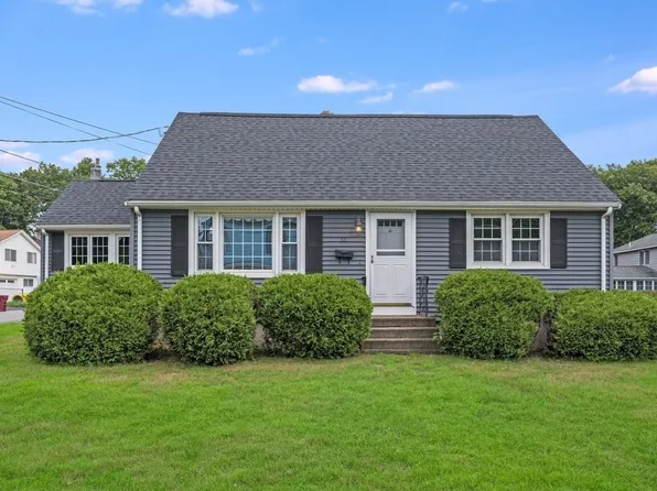 32 Stromquist Ave, Lowell, MA 01852