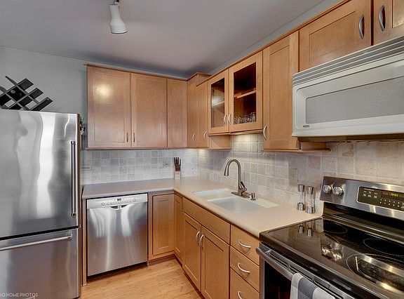 4th image of 1660 N La Salle St #607