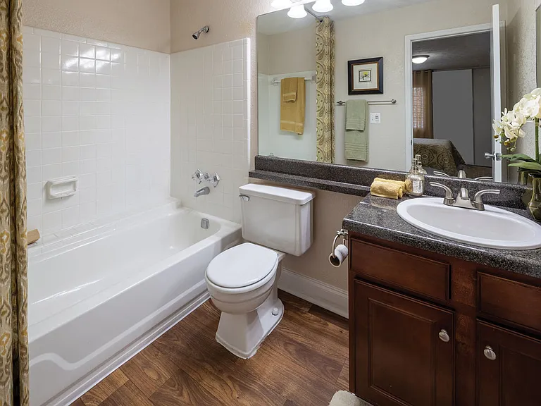 Chatsworth Apartments — Photo 10