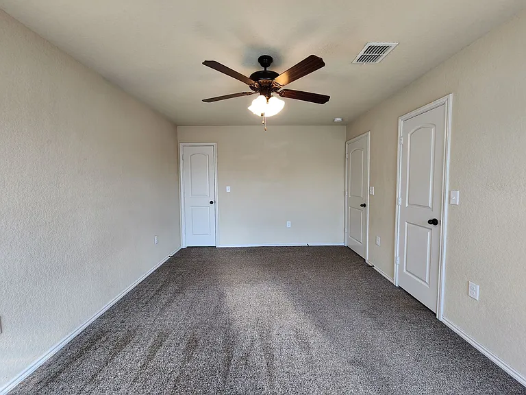 622 Creekside Cir — Photo 15