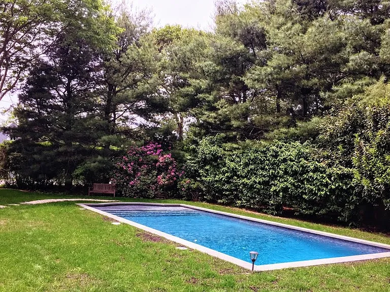59 Manor Ln S — Photo 2
