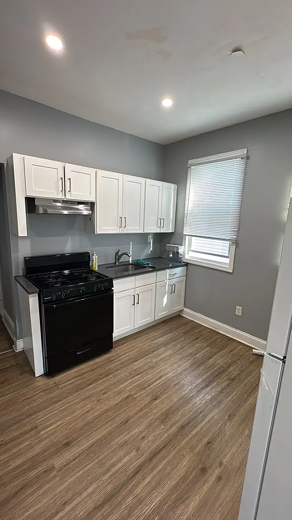3 bed, $1,995 — Photo 1