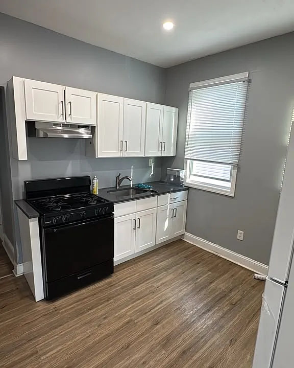 208 Munn Ave #3
