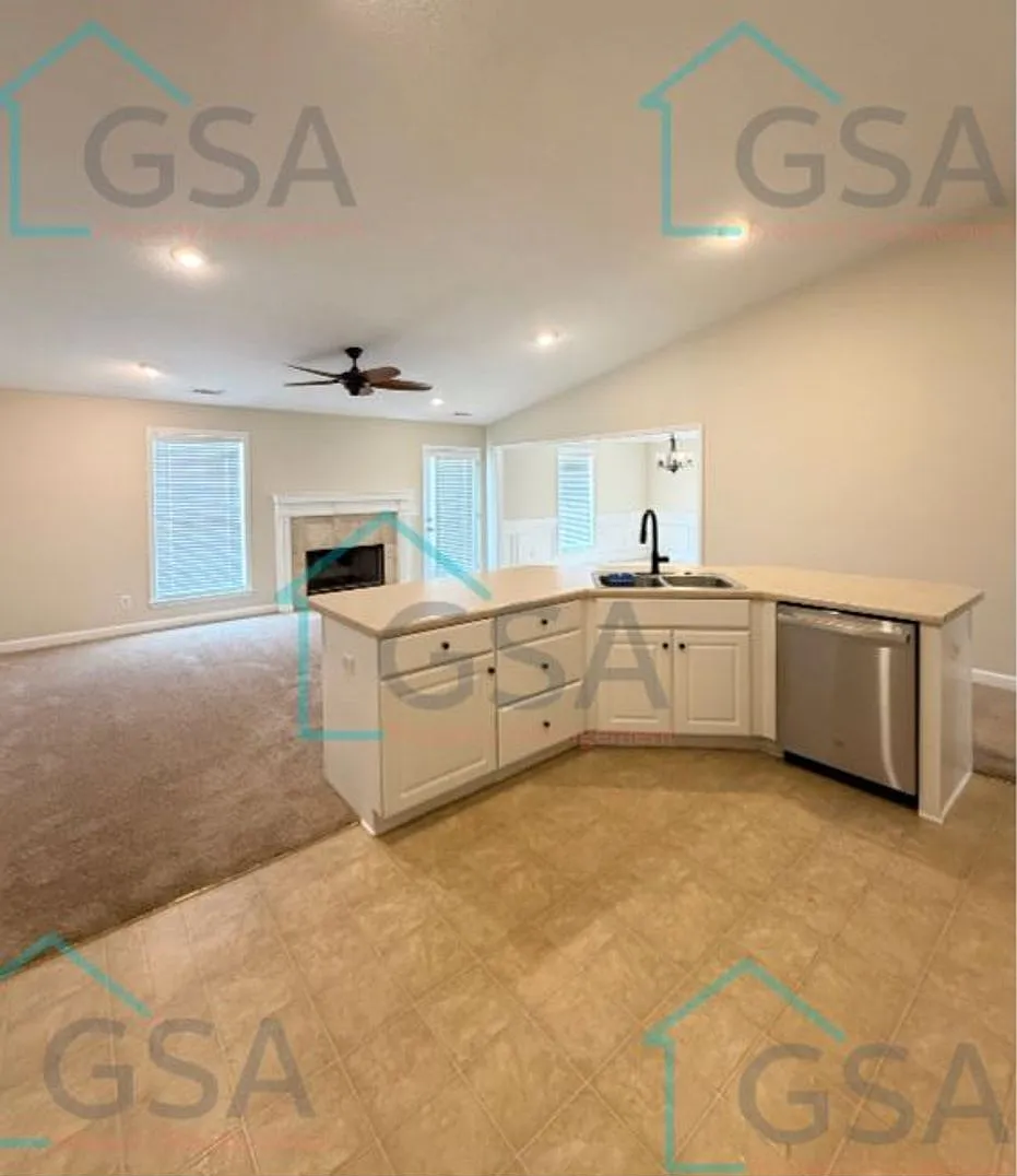 4 Bedroom 3 Bath — Photo 4