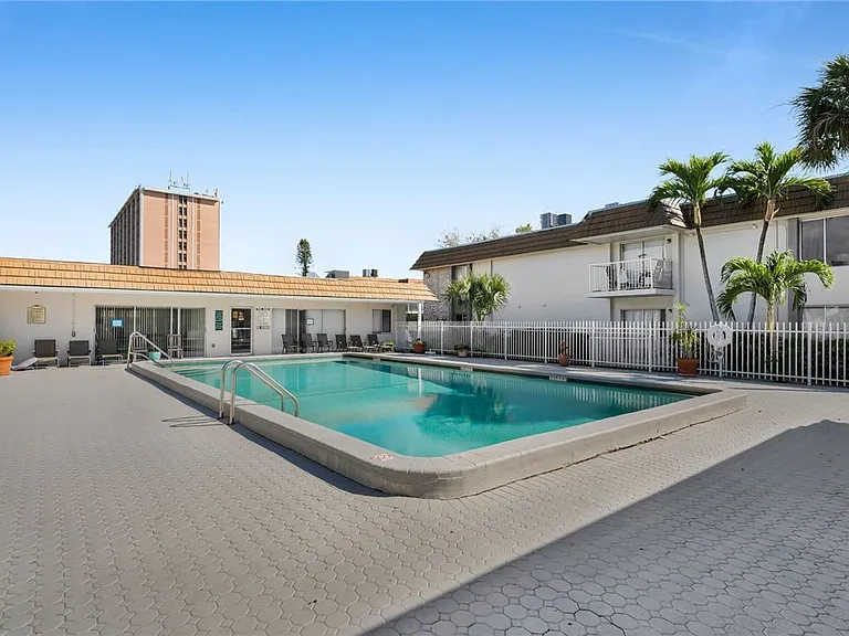 1830 Maravilla Ave #804 — Photo 3