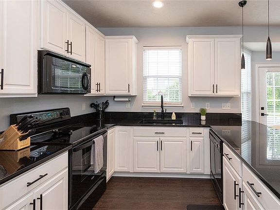 3rd image of 5523 Auburndale Dr