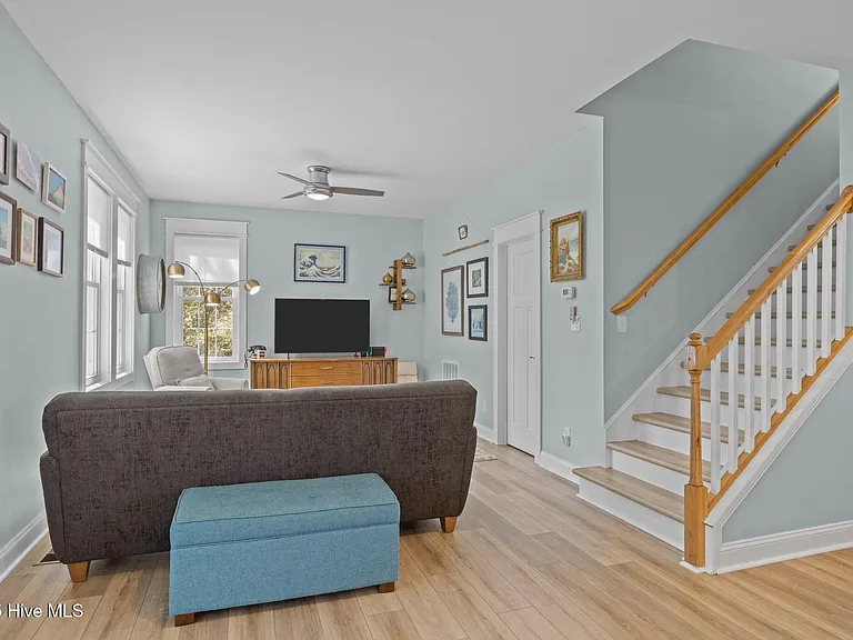 310 Lord Berkeley Dr — Photo 25