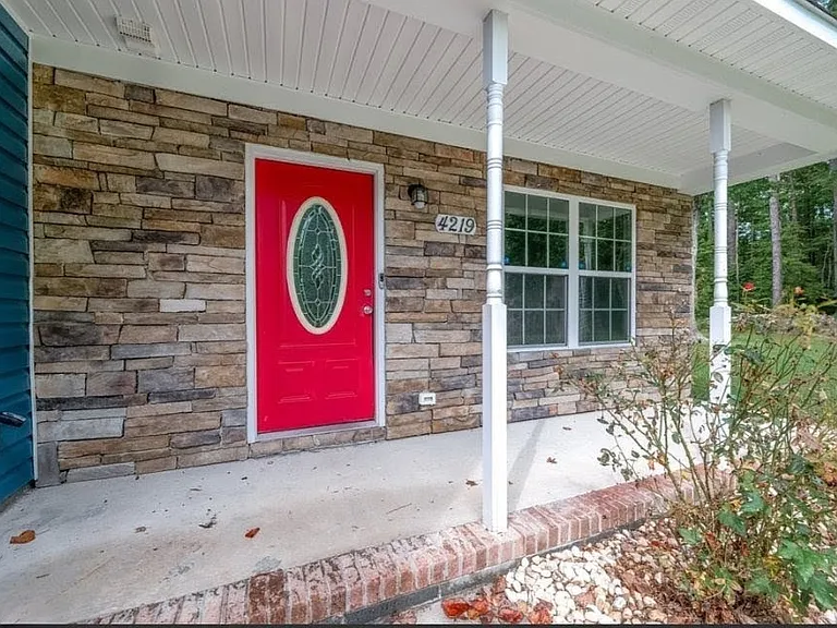 4219 Helen St — Photo 2