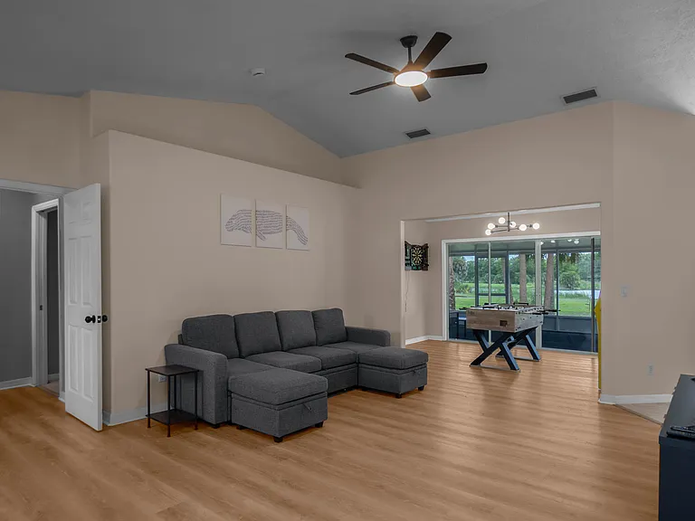914 N Country Club Dr — Photo 5