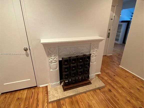 3rd image of 1056 Jefferson Ave APT 16