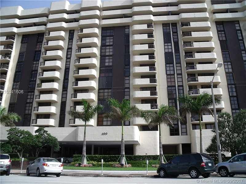 2nd image of 600 Biltmore Way APT 911