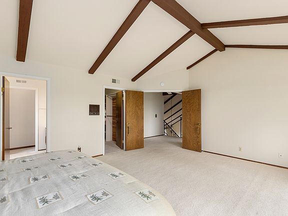 5th image of 361 S Yorkshire Cir