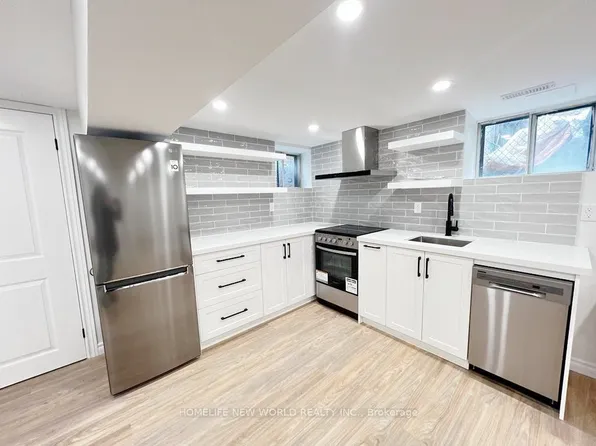 3 Roblocke Ave, Toronto, ON M6G 3R6