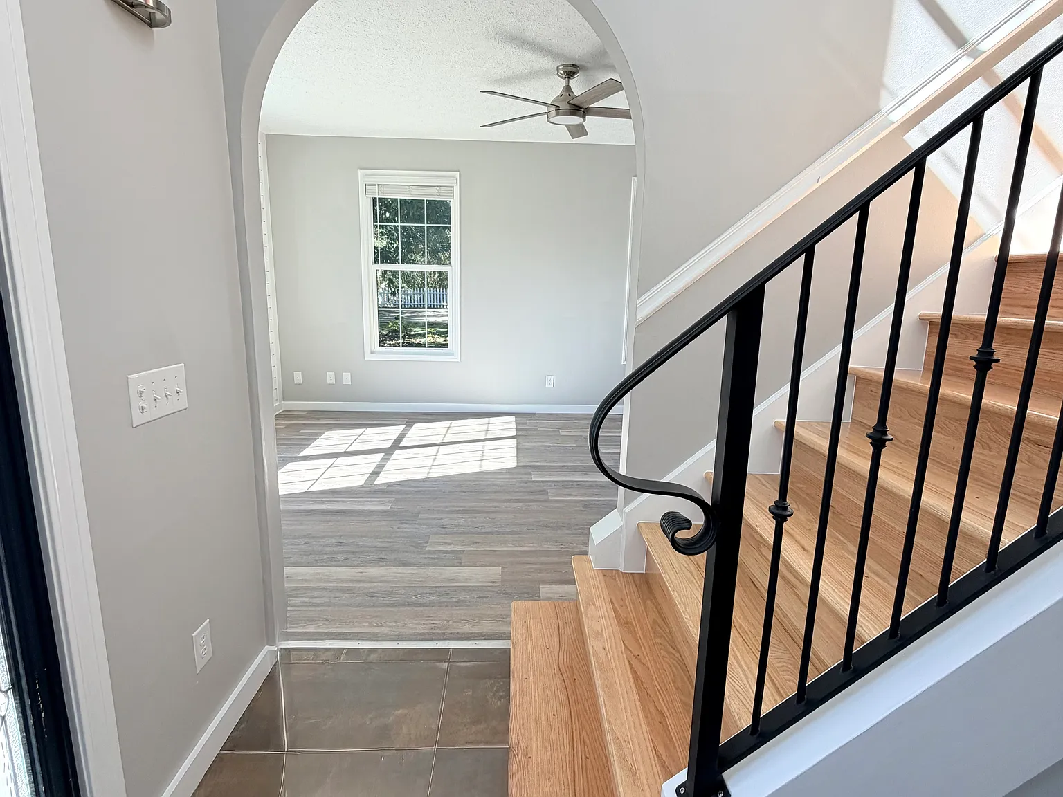 3 bed, 2.5 bath, 2291 sqft, $5,000 — Photo 3