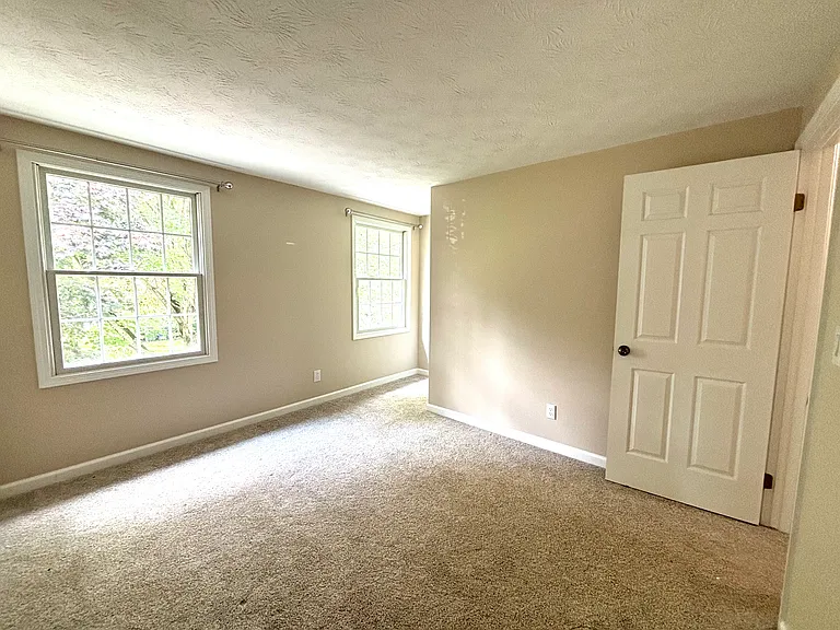 5835 Woodpine Ct — Photo 11
