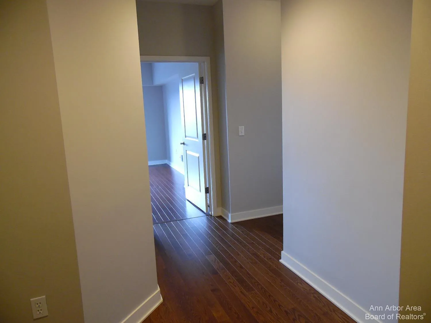 2 bed, 2.0 bath, 1241 sqft, $4,000 — Photo 4