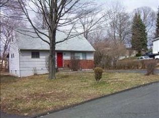 28 Clark Dr, Nanuet, NY 10954