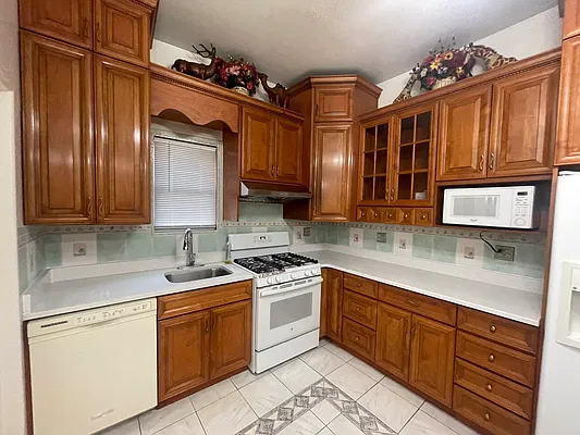 Rented by Metropolis International Realty Inc. | media 3