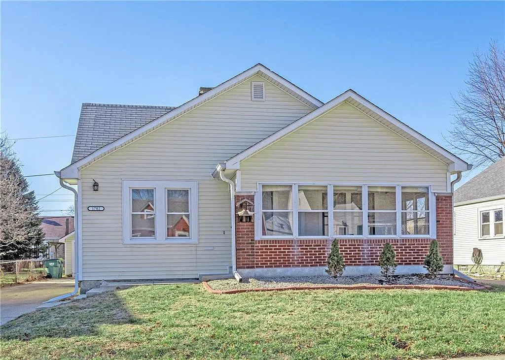 1702 Gerrard Ave photo 1