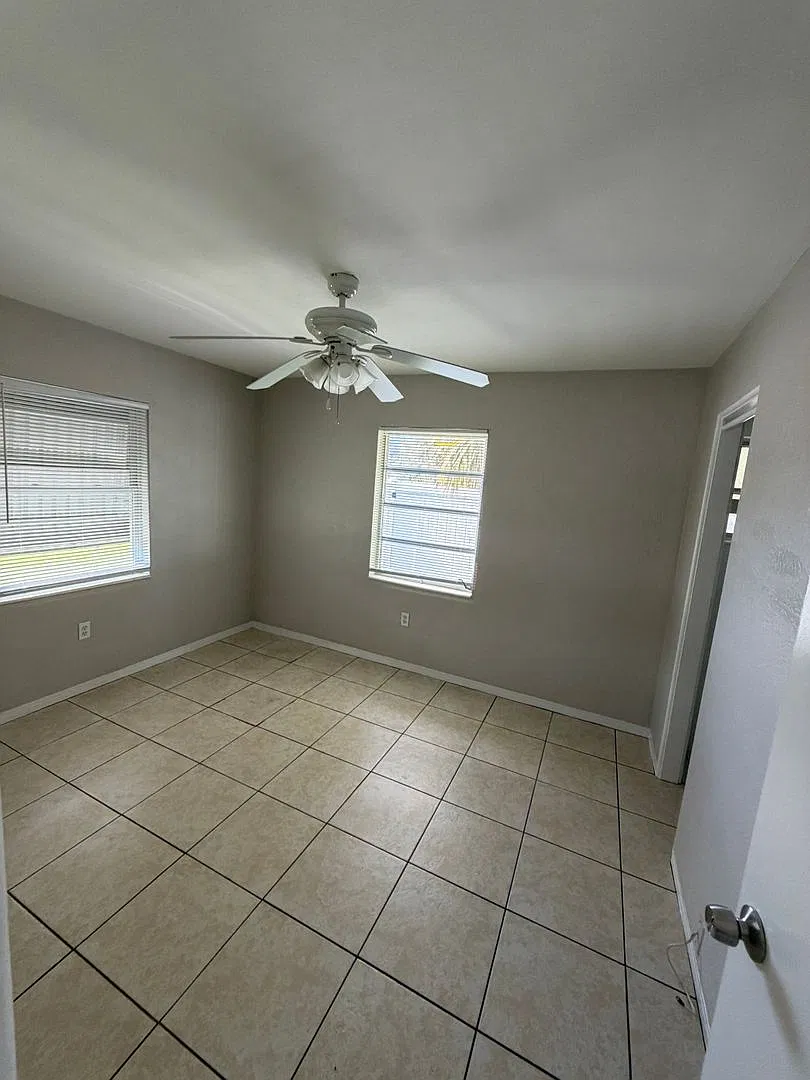 Charming 3-Bedroom Home in St. Petersburg! — Photo 4