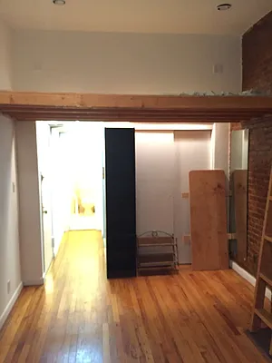 Rented by Metroline Realty | media 9