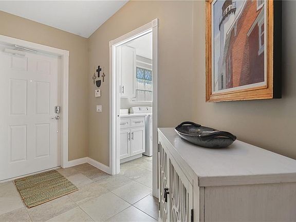 3rd image of 11899 Delfina Ln