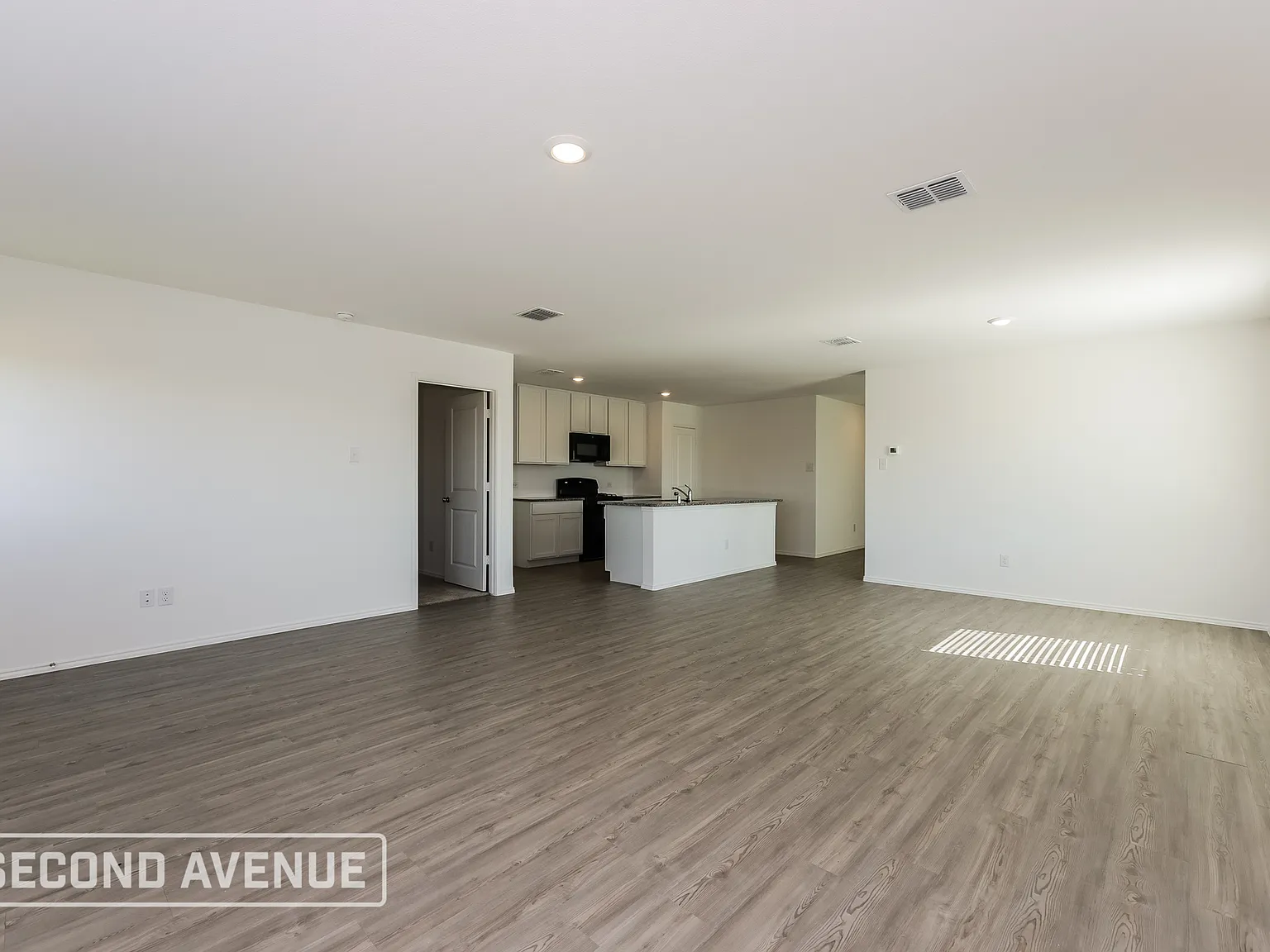 4 bed, 2.0 bath, 1784 sqft, $2,399 — Photo 4
