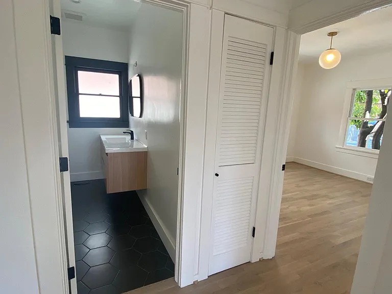 2260 Ewing St — Photo 12