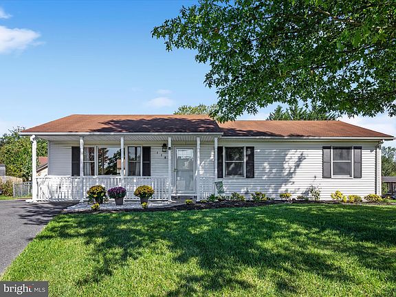 2nd image of 118 Golden Pond Cir