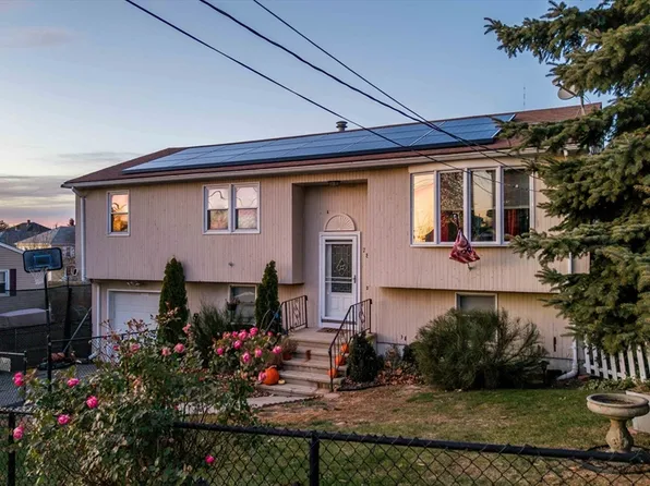 78 Duncan St, Fall River, MA 02721