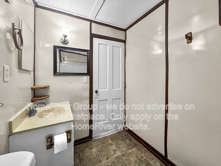 2304 Walnut St — Photo 9