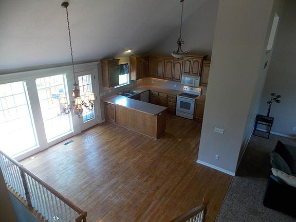 5th image of 4106 Bennington Dr