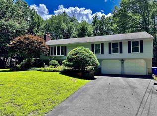 79 Wash Pond Rd, Hampstead, NH 03841