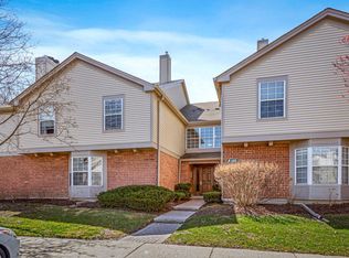 137 White Oak Ct APT 6, Schaumburg, IL 60195